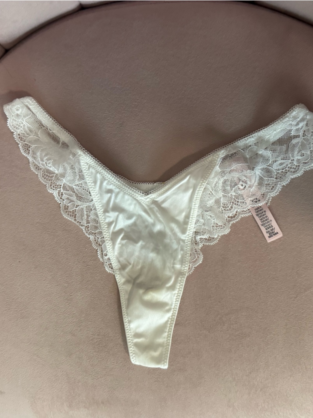 Victoria's Secret Silky Satin & Lace V-Front Thon - Ivory white XS